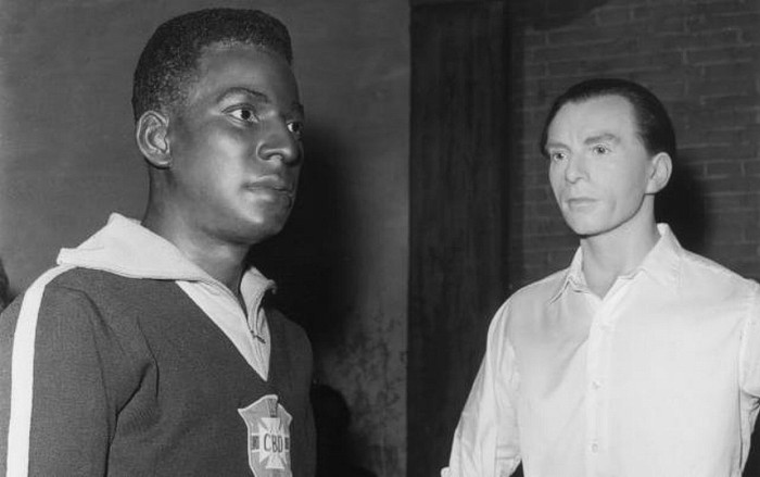 Pele (trái) và Sir Stanley Matthews